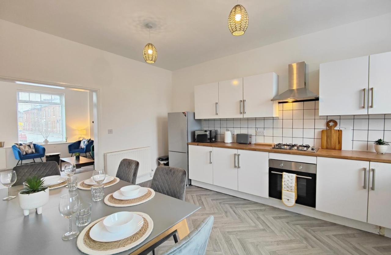 Villa Stott House - Bright Spacious Townhouse 15 Minutes To Central Manchester With Free Parking Exterior foto